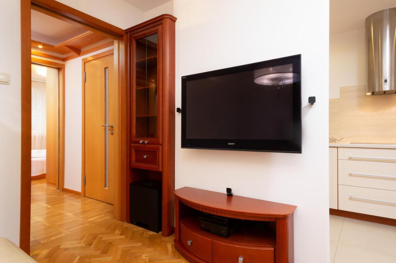 Two-Bedroom Family Apartment Esperanto Next To Klif By Noclegi Renters Varsó Kültér fotó