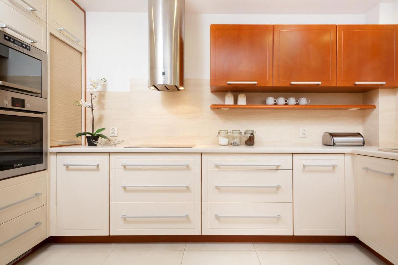 Two-Bedroom Family Apartment Esperanto Next To Klif By Noclegi Renters Varsó Kültér fotó