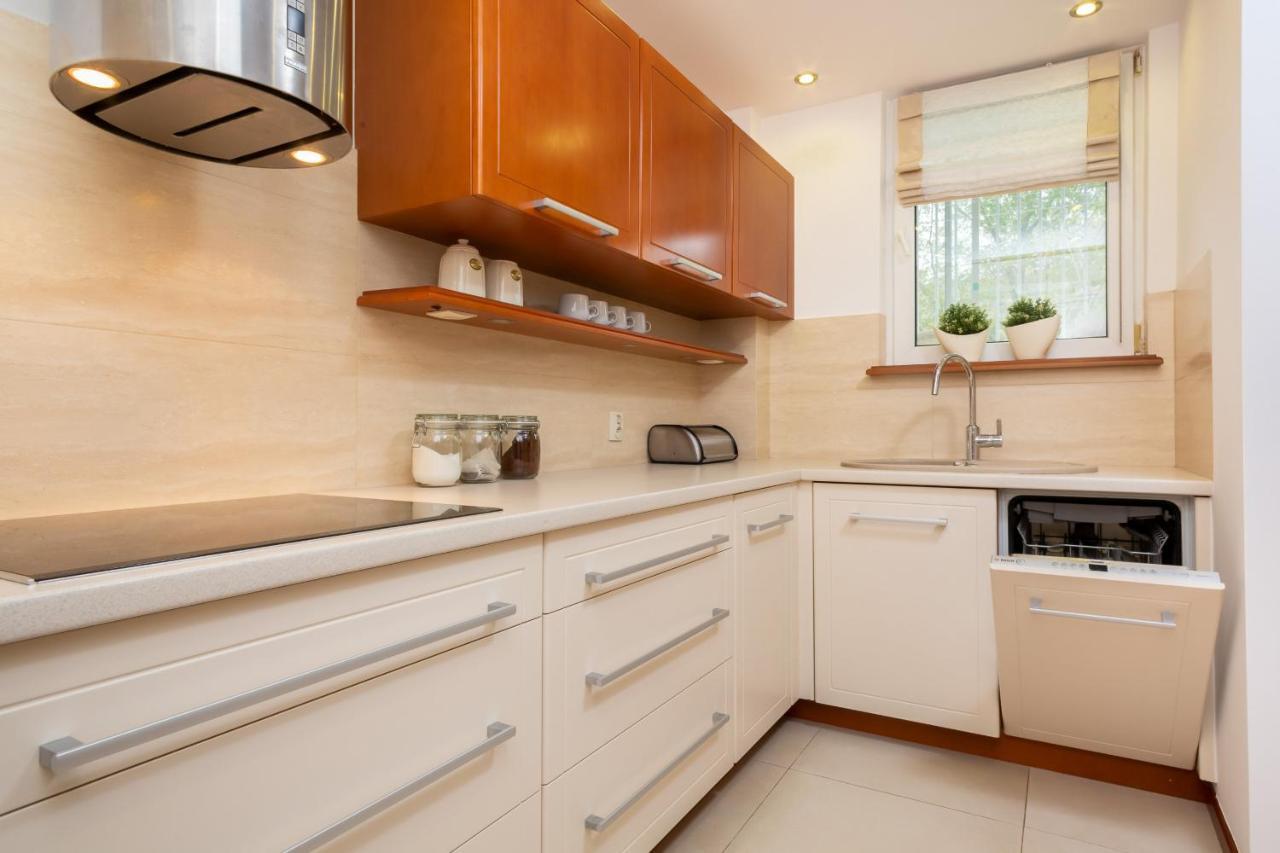 Two-Bedroom Family Apartment Esperanto Next To Klif By Noclegi Renters Varsó Kültér fotó