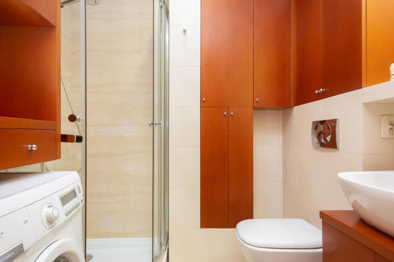 Two-Bedroom Family Apartment Esperanto Next To Klif By Noclegi Renters Varsó Kültér fotó